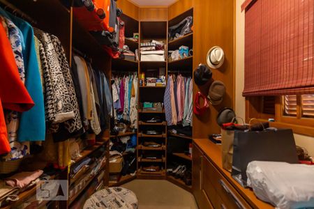 Casa à venda com 300m², 4 quartos e 4 vagasCloset