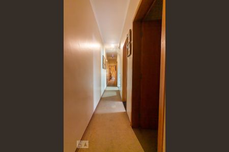 Casa à venda com 300m², 4 quartos e 4 vagasCorredor