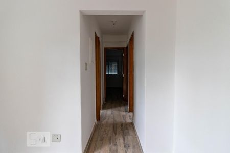 Corredor para os quartos de apartamento para alugar com 3 quartos, 70m² em Itaim Bibi, São Paulo