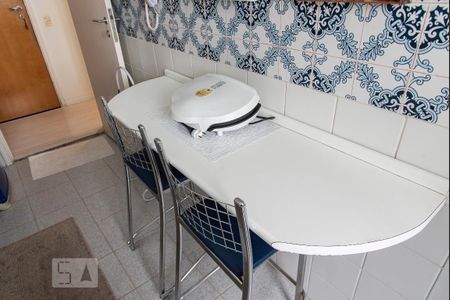Apartamento à venda com 60m², 2 quartos e 2 vagas Apartamento à venda com 60m², 2 quartos e 2 vagasMesa