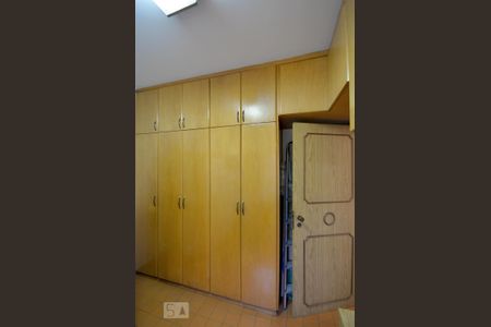 Casa à venda com 252m², 3 quartos e 3 vagasQuarto de Serviço