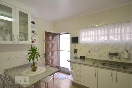 Casa à venda com 252m², 3 quartos e 3 vagasCozinha