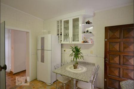 Casa à venda com 252m², 3 quartos e 3 vagasCozinha