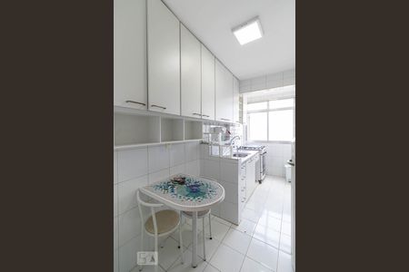 Apartamento à venda com 100m², 2 quartos e 1 vagaCozinha