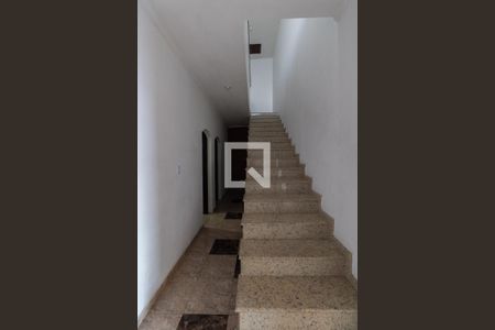 Escada de casa para alugar com 4 quartos, 315m² em Parque Boturussu, São Paulo