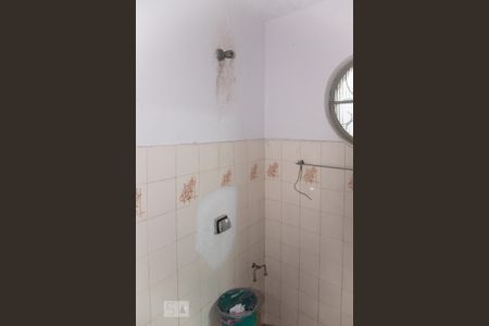 Casa para alugar com 315m², 5 quartos e 6 vagas Casa para alugar com 315m², 5 quartos e 6 vagasBanheiro da Suite 4 (externa)
