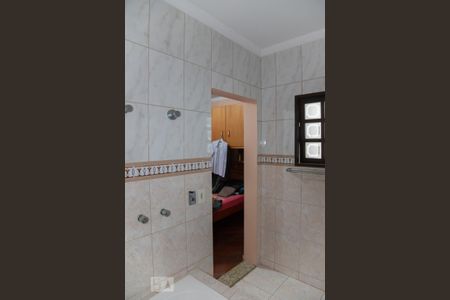 Casa para alugar com 315m², 5 quartos e 6 vagas Casa para alugar com 315m², 5 quartos e 6 vagasBanheiro da Suite 1