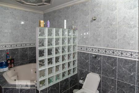 Casa para alugar com 315m², 5 quartos e 6 vagas Casa para alugar com 315m², 5 quartos e 6 vagasBanheiro da Suite 3