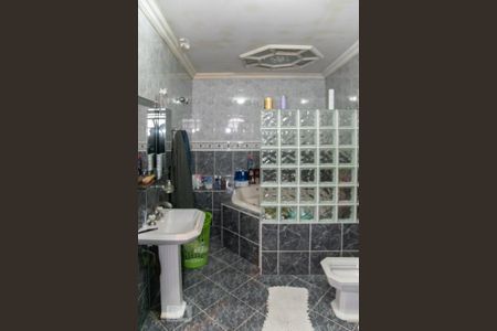 Casa para alugar com 315m², 5 quartos e 6 vagas Casa para alugar com 315m², 5 quartos e 6 vagasBanheiro da Suite 3