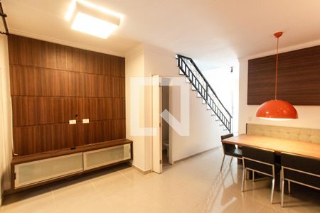 Sala de casa de condomínio para alugar com 2 quartos, 120m² em Vila Maria Alta, São Paulo