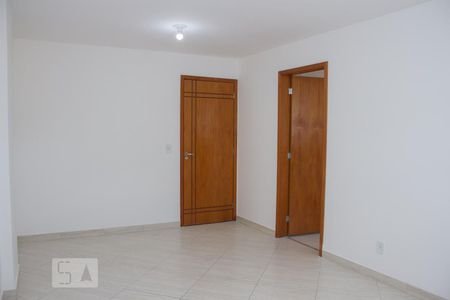 Sala de apartamento para alugar com 2 quartos, 62m² em Vila Valqueire, Rio de Janeiro