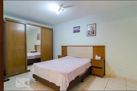 Casa à venda com 600m², 4 quartos e 3 vagas Casa à venda com 600m², 4 quartos e 3 vagasQuarto Suíte