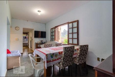 Casa à venda com 600m², 4 quartos e 3 vagas Casa à venda com 600m², 4 quartos e 3 vagasSala de Jantar