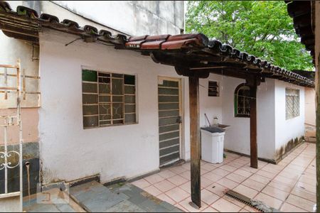 Casa à venda com 600m², 4 quartos e 3 vagas Casa à venda com 600m², 4 quartos e 3 vagasBarracão 1