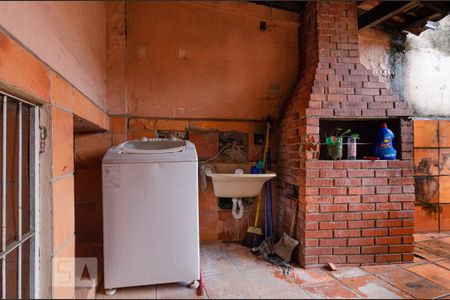 Casa à venda com 600m², 4 quartos e 3 vagas Casa à venda com 600m², 4 quartos e 3 vagasÁrea de Serviço barracão 2