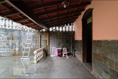 Casa à venda com 600m², 4 quartos e 3 vagas Casa à venda com 600m², 4 quartos e 3 vagasvaranda frente