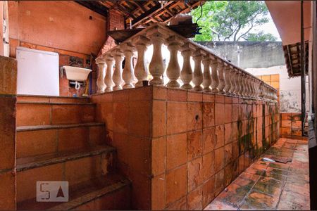 Casa à venda com 600m², 4 quartos e 3 vagas Casa à venda com 600m², 4 quartos e 3 vagasQuintal barracão 2