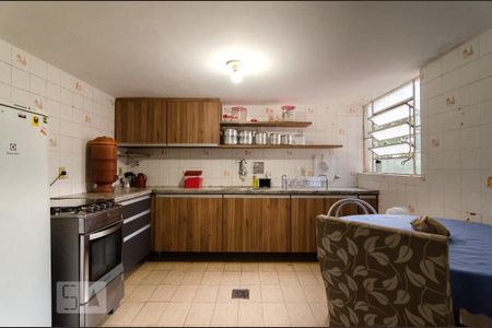 Casa à venda com 600m², 4 quartos e 3 vagas Casa à venda com 600m², 4 quartos e 3 vagascozinha