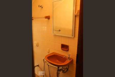 Casa para alugar com 3m², 4 quartos e sem vaga Casa para alugar com 3m², 4 quartos e sem vagaLavabo