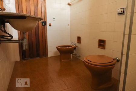 Casa para alugar com 3m², 4 quartos e sem vaga Casa para alugar com 3m², 4 quartos e sem vagaBanheiro