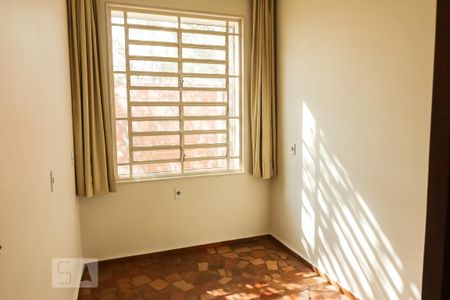 Casa para alugar com 3m², 4 quartos e sem vaga Casa para alugar com 3m², 4 quartos e sem vagaSala 3