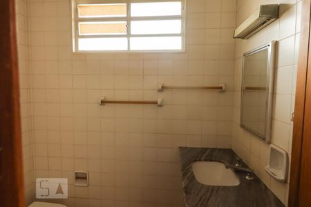 Casa para alugar com 3m², 4 quartos e sem vaga Casa para alugar com 3m², 4 quartos e sem vagaBanheiro Suíte