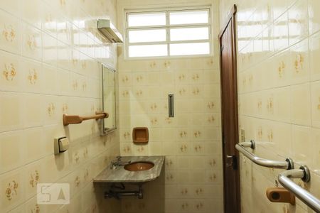 Casa para alugar com 3m², 4 quartos e sem vaga Casa para alugar com 3m², 4 quartos e sem vagaBanheiro de Serviço