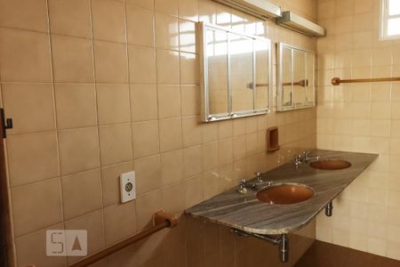 Casa para alugar com 3m², 4 quartos e sem vaga Casa para alugar com 3m², 4 quartos e sem vagaBanheiro 2