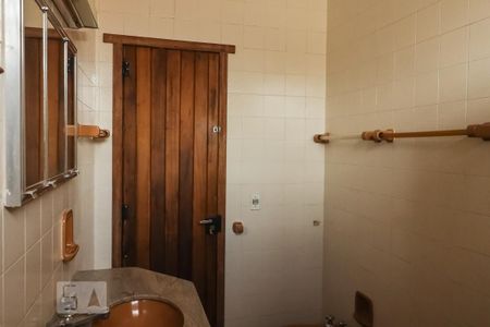 Casa para alugar com 3m², 4 quartos e sem vaga Casa para alugar com 3m², 4 quartos e sem vagaBanheiro