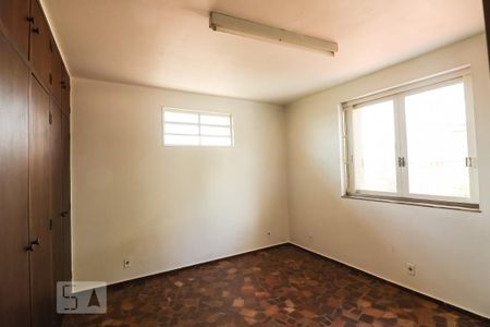 Casa para alugar com 3m², 4 quartos e sem vaga Casa para alugar com 3m², 4 quartos e sem vagaQuarto 1