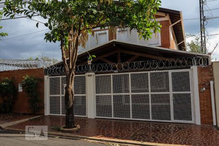 Casa para alugar com 3m², 4 quartos e sem vaga Casa para alugar com 3m², 4 quartos e sem vagaFachada