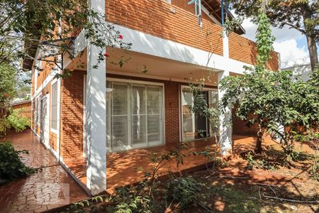 Casa para alugar com 3m², 4 quartos e sem vaga Casa para alugar com 3m², 4 quartos e sem vagaVaranda
