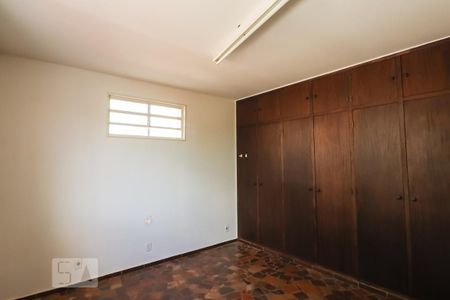 Casa para alugar com 3m², 4 quartos e sem vaga Casa para alugar com 3m², 4 quartos e sem vagaQuarto 1