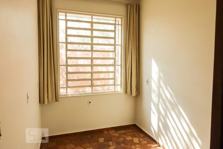 Casa para alugar com 3m², 4 quartos e sem vaga Casa para alugar com 3m², 4 quartos e sem vagaSala 3
