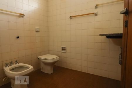 Casa para alugar com 3m², 4 quartos e sem vaga Casa para alugar com 3m², 4 quartos e sem vagaBanheiro Suíte