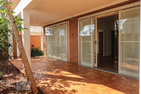 Casa para alugar com 3m², 4 quartos e sem vaga Casa para alugar com 3m², 4 quartos e sem vagaVaranda