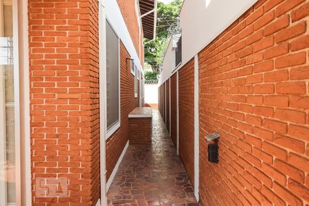 Casa para alugar com 3m², 4 quartos e sem vaga Casa para alugar com 3m², 4 quartos e sem vagaVaranda