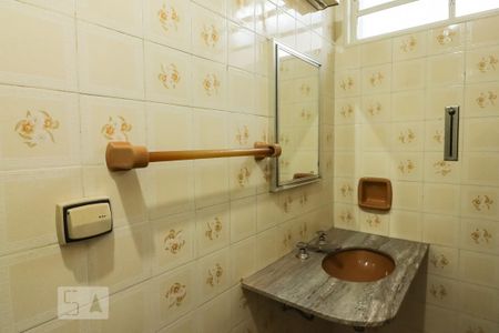 Casa para alugar com 3m², 4 quartos e sem vaga Casa para alugar com 3m², 4 quartos e sem vagaBanheiro de Serviço