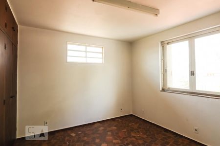 Casa para alugar com 3m², 4 quartos e sem vaga Casa para alugar com 3m², 4 quartos e sem vagaQuarto 1