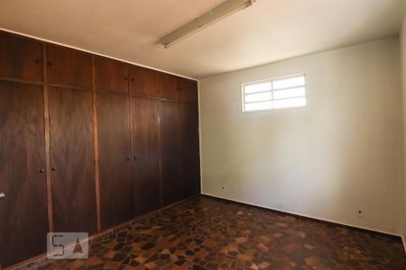Casa para alugar com 3m², 4 quartos e sem vaga Casa para alugar com 3m², 4 quartos e sem vagaQuarto 1