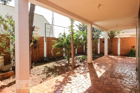 Casa para alugar com 3m², 4 quartos e sem vaga Casa para alugar com 3m², 4 quartos e sem vagaVaranda