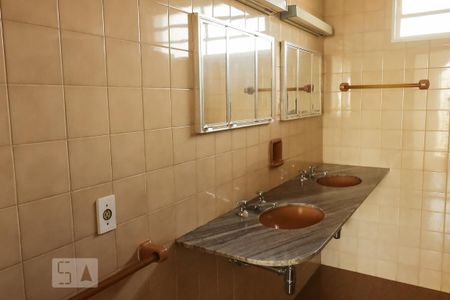 Casa para alugar com 3m², 4 quartos e sem vaga Casa para alugar com 3m², 4 quartos e sem vagaBanheiro 2