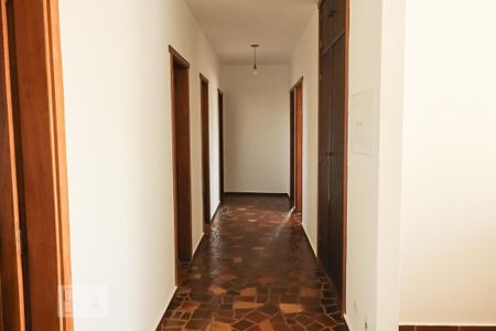 Casa para alugar com 3m², 4 quartos e sem vaga Casa para alugar com 3m², 4 quartos e sem vagaCorredor