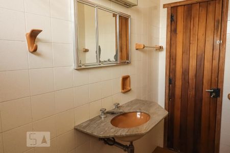 Casa para alugar com 3m², 4 quartos e sem vaga Casa para alugar com 3m², 4 quartos e sem vagaBanheiro