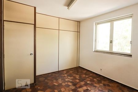 Casa para alugar com 3m², 4 quartos e sem vaga Casa para alugar com 3m², 4 quartos e sem vagaQuarto 1