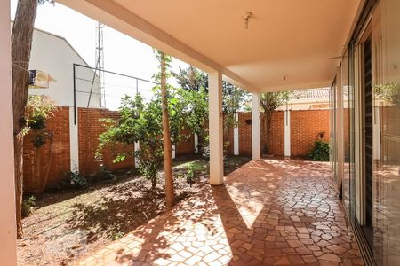 Casa para alugar com 3m², 4 quartos e sem vaga Casa para alugar com 3m², 4 quartos e sem vagaVaranda