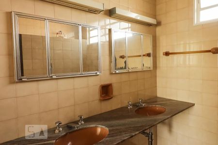 Casa para alugar com 3m², 4 quartos e sem vaga Casa para alugar com 3m², 4 quartos e sem vagaBanheiro 2