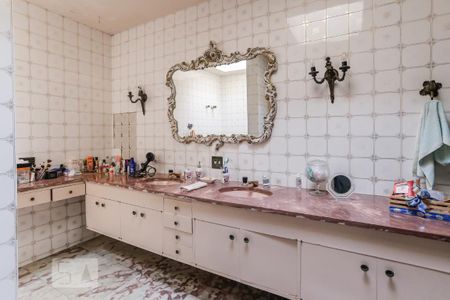 Casa para alugar com 750m², 4 quartos e 5 vagas Casa para alugar com 750m², 4 quartos e 5 vagasBanheiro Social