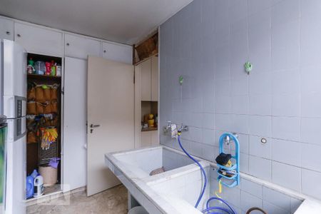 Casa para alugar com 750m², 4 quartos e 5 vagas Casa para alugar com 750m², 4 quartos e 5 vagasÁrea de Serviço