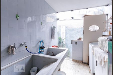 Casa para alugar com 750m², 4 quartos e 5 vagas Casa para alugar com 750m², 4 quartos e 5 vagasÁrea de Serviço